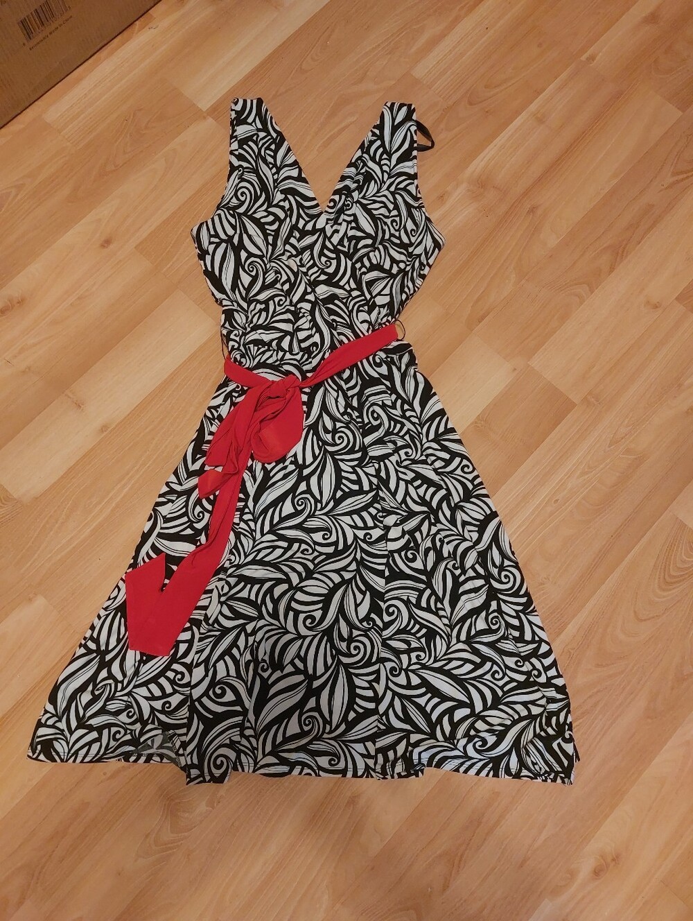Black and white deco print dress by BISOU BISOU - red waist tie